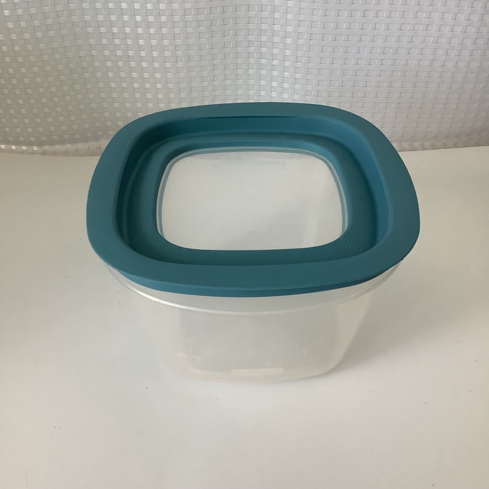 Rubbermaid Premier Square Food Storage Container 7 cups‎ 7J6313 w/ Blue Lid